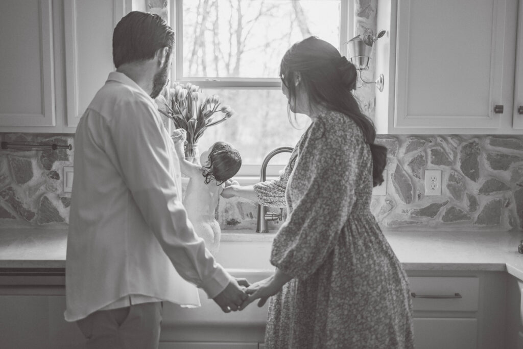 Knoxville lifestyle family photographer capturing toddler at home