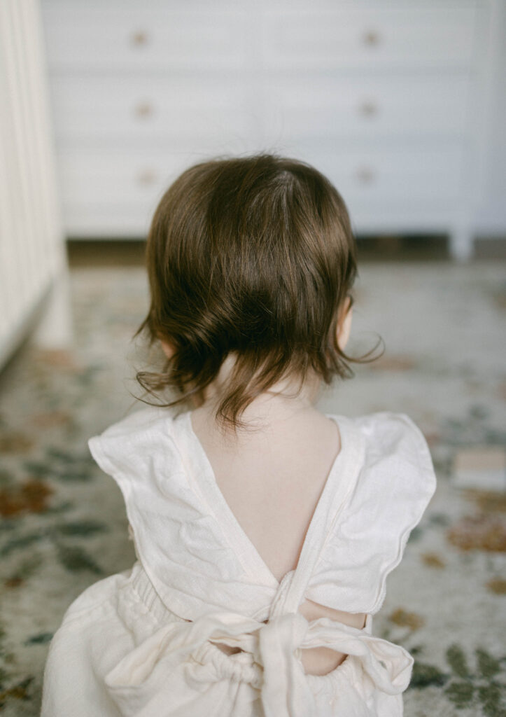 natural in home family photos with toddler in Knoxville